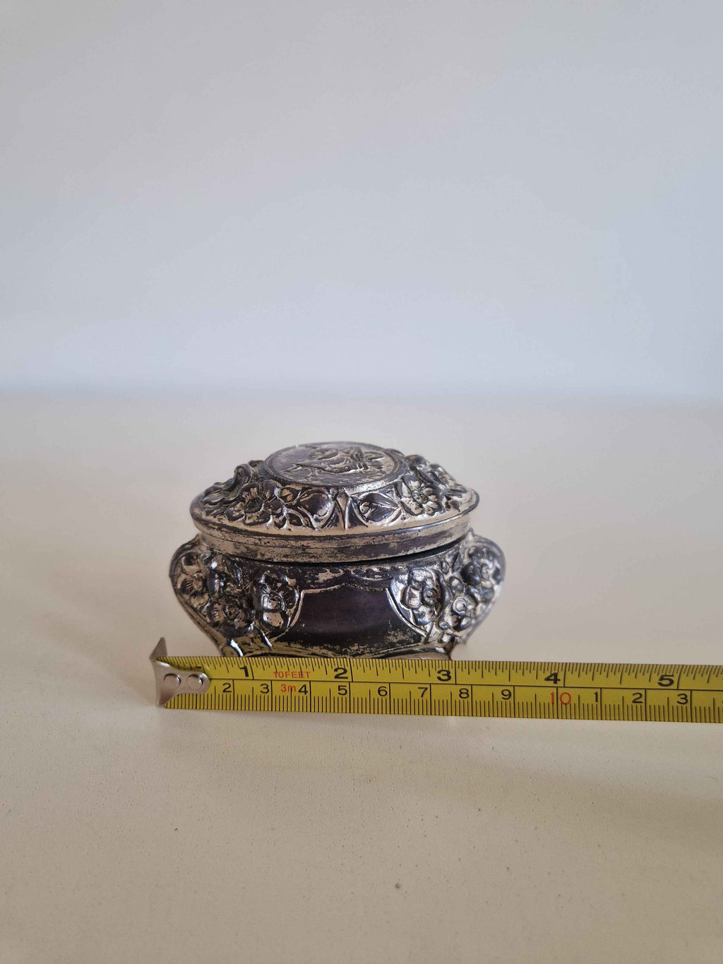 Antique Victorian Trinket Box: A Timeless Floral Treasure for Your Home