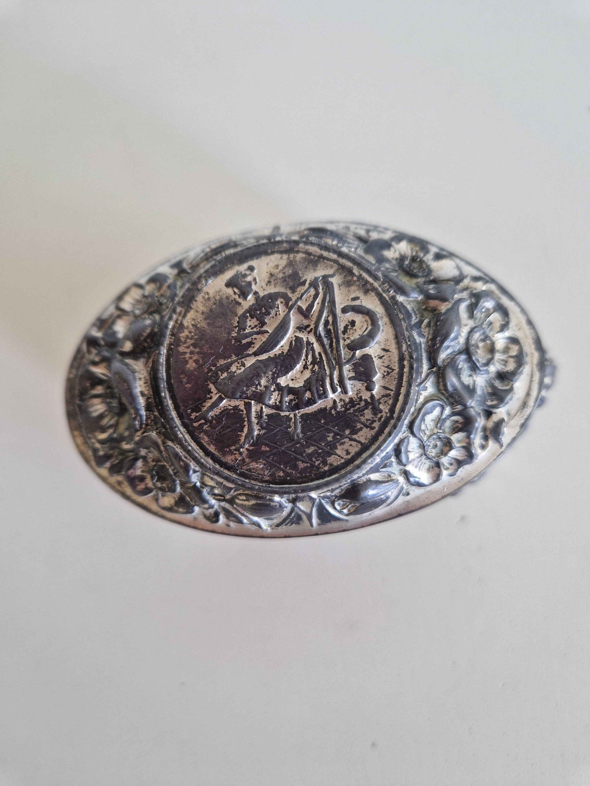 Antique Victorian Trinket Box: A Timeless Floral Treasure for Your Home