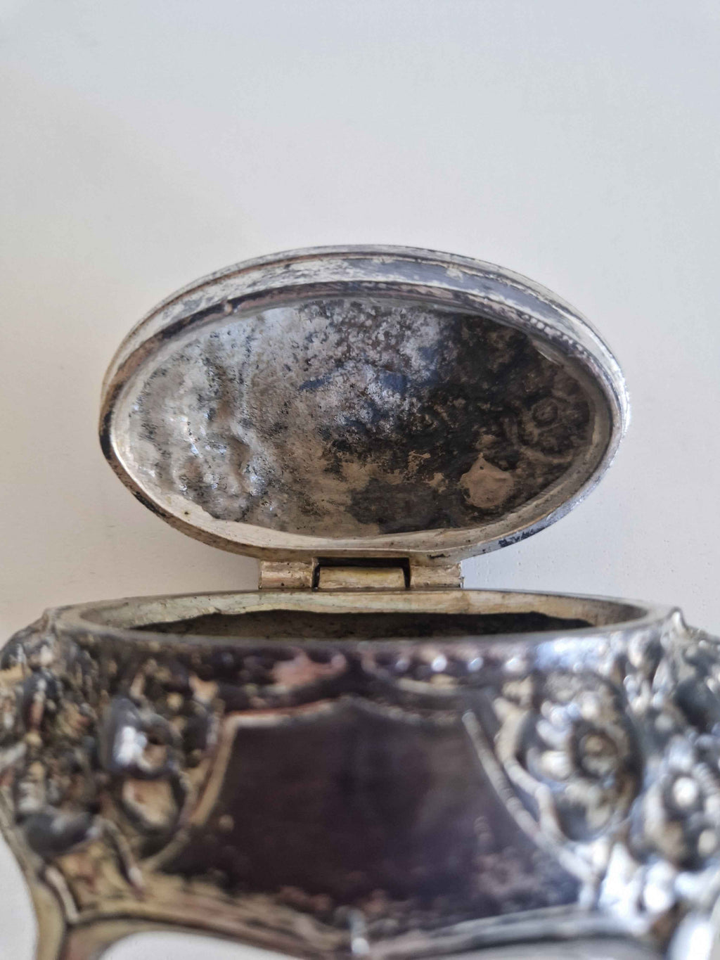Antique Victorian Trinket Box: A Timeless Floral Treasure for Your Home