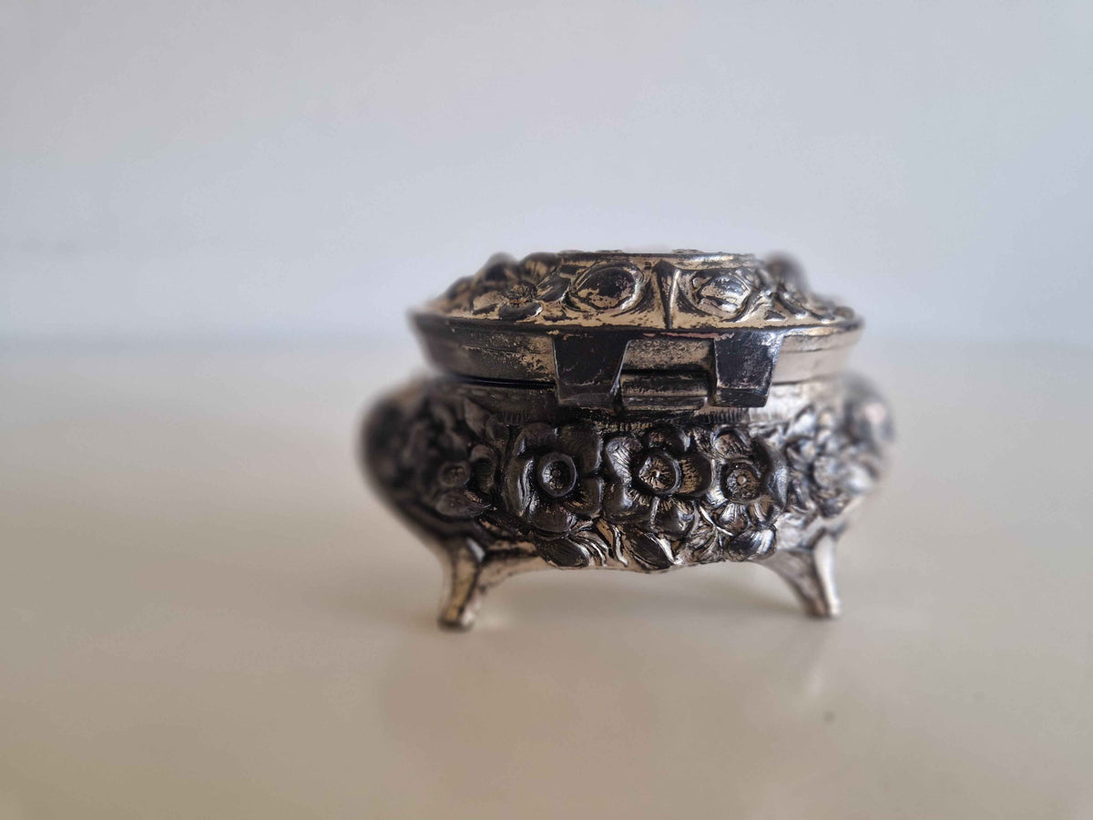 Antique Victorian Trinket Box: A Timeless Floral Treasure for Your Home