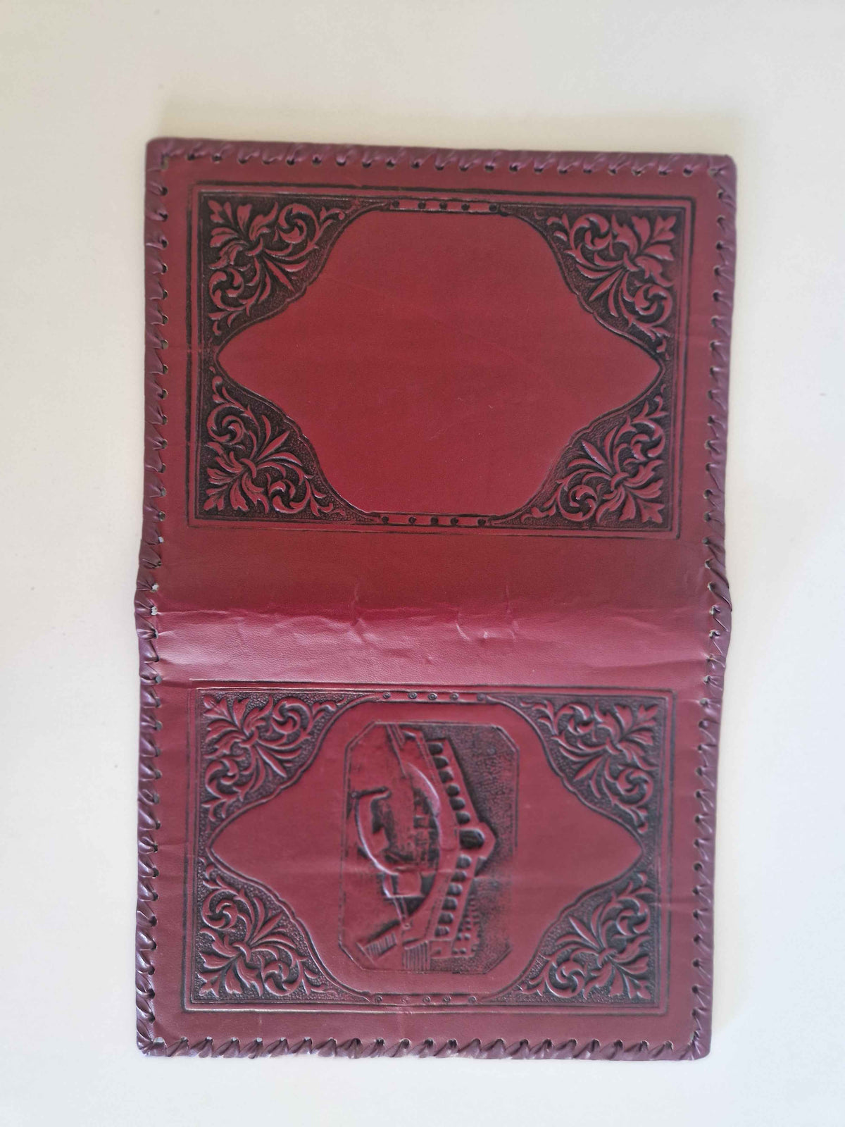 Vintage Leather Book Cover: Hand-Stitched Burgundy Rialto Bridge Design for Timeless Elegance