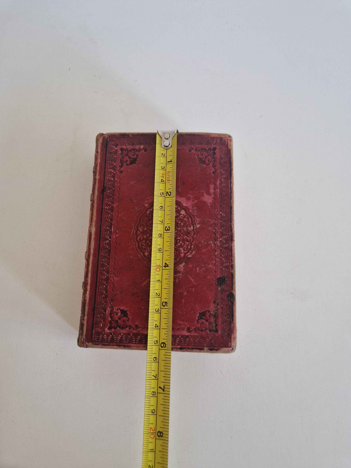 Antique Devotional Book L'Imitation de Jésus-Christ - A Timeless Spiritual Companion