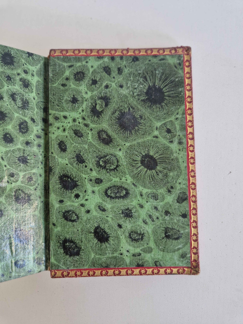 Antique Devotional Book L'Imitation de Jésus-Christ - A Timeless Spiritual Companion