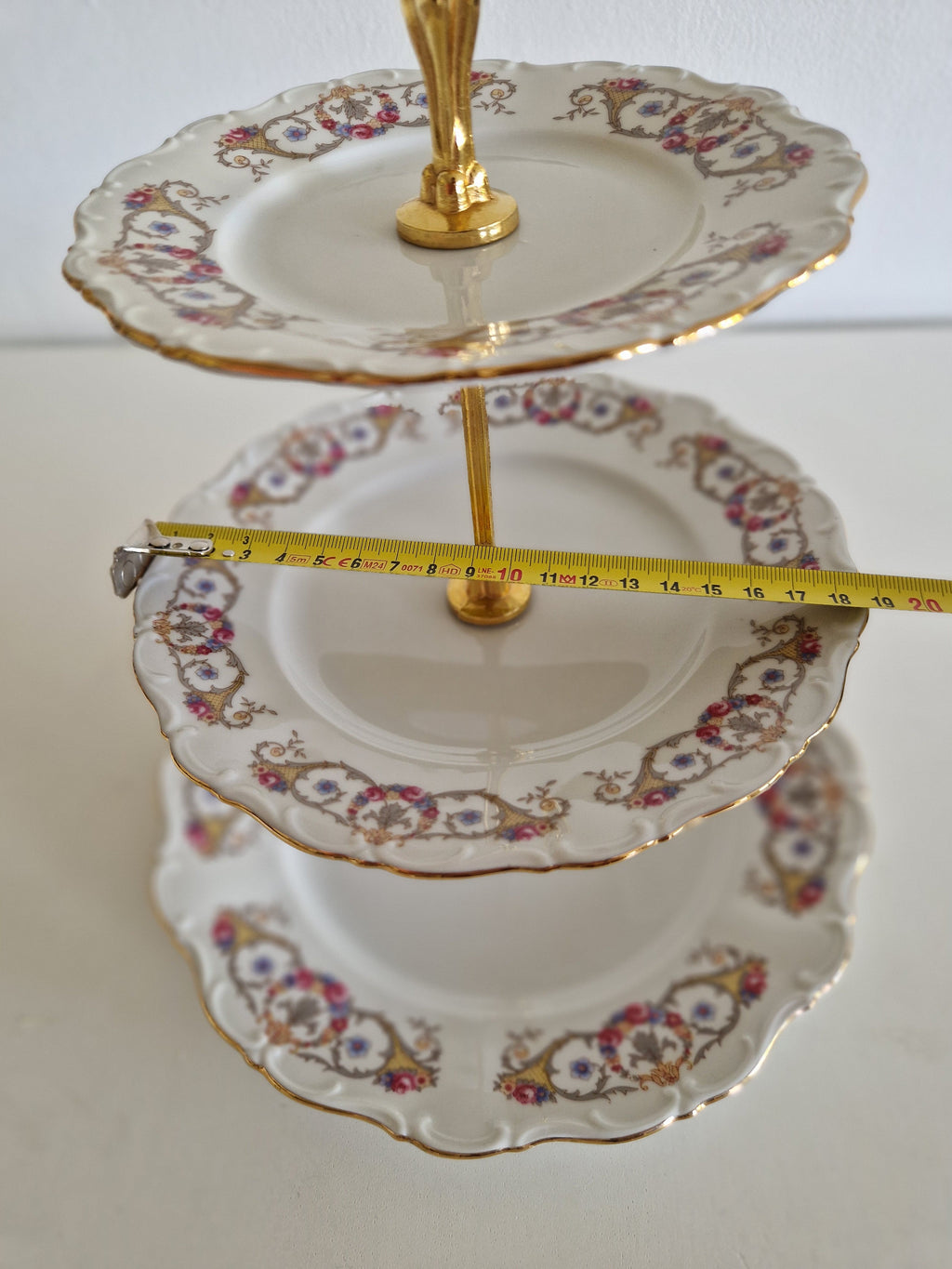 Middle plate diameter approx. 20 cm measured with tape