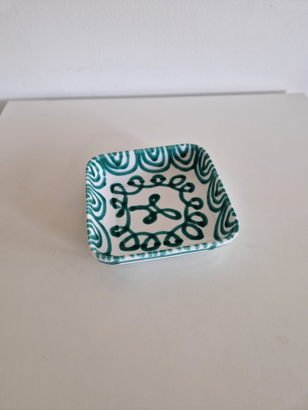 Vintage Gmundner Keramik Square Dish – Hand-Painted Grün Geflammt, Austria, 20 x 20 cm, Very Good Condition - WhisperTreasuresCo
