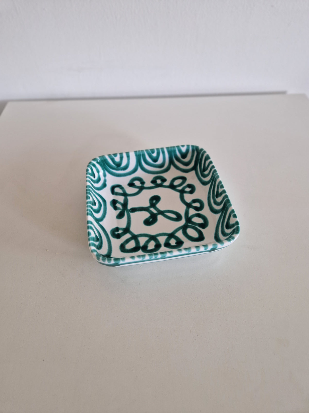 Vintage Gmundner Keramik Square Dish – Hand-Painted Grün Geflammt, Austria, 20 x 20 cm, Very Good Condition - WhisperTreasuresCo