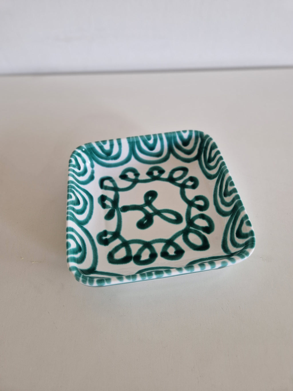 Vintage Gmundner Keramik Square Dish – Hand-Painted Grün Geflammt, Austria, 20 x 20 cm, Very Good Condition - WhisperTreasuresCo