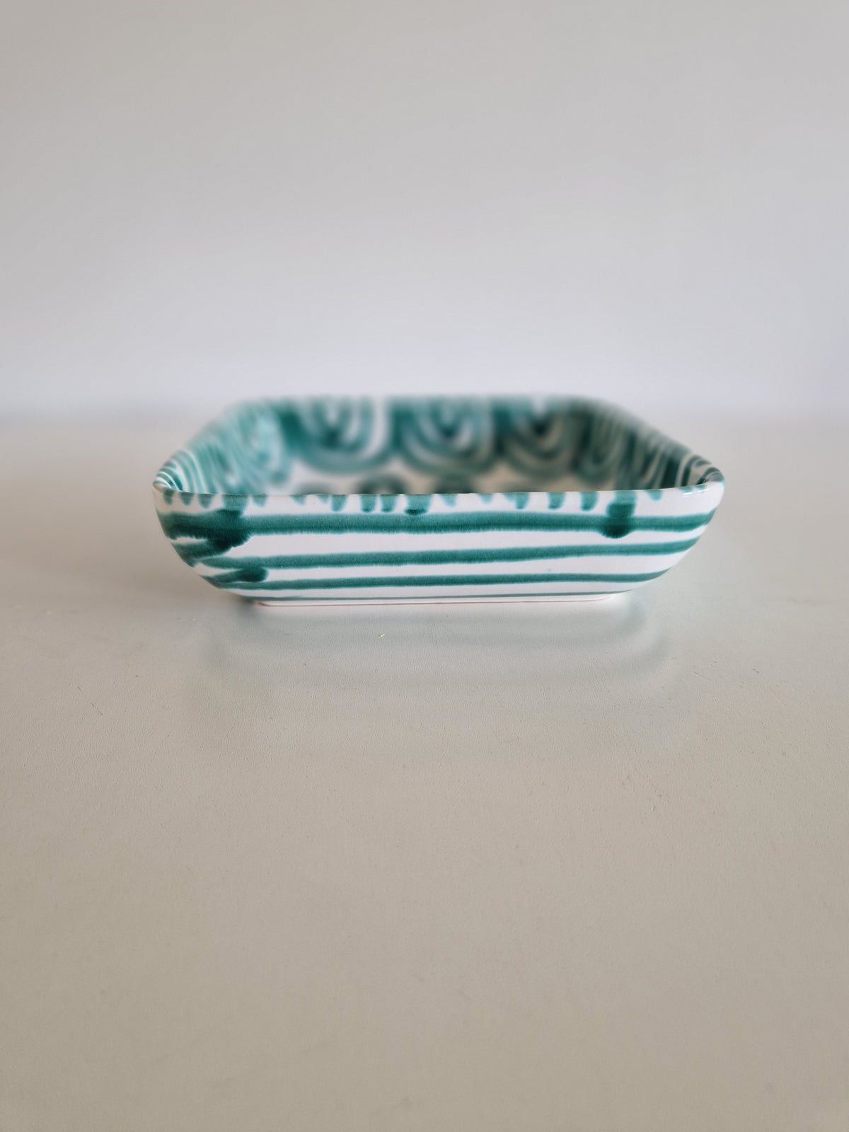 Vintage Gmundner Keramik Square Dish – Hand-Painted Grün Geflammt, Austria, 20 x 20 cm, Very Good Condition - WhisperTreasuresCo