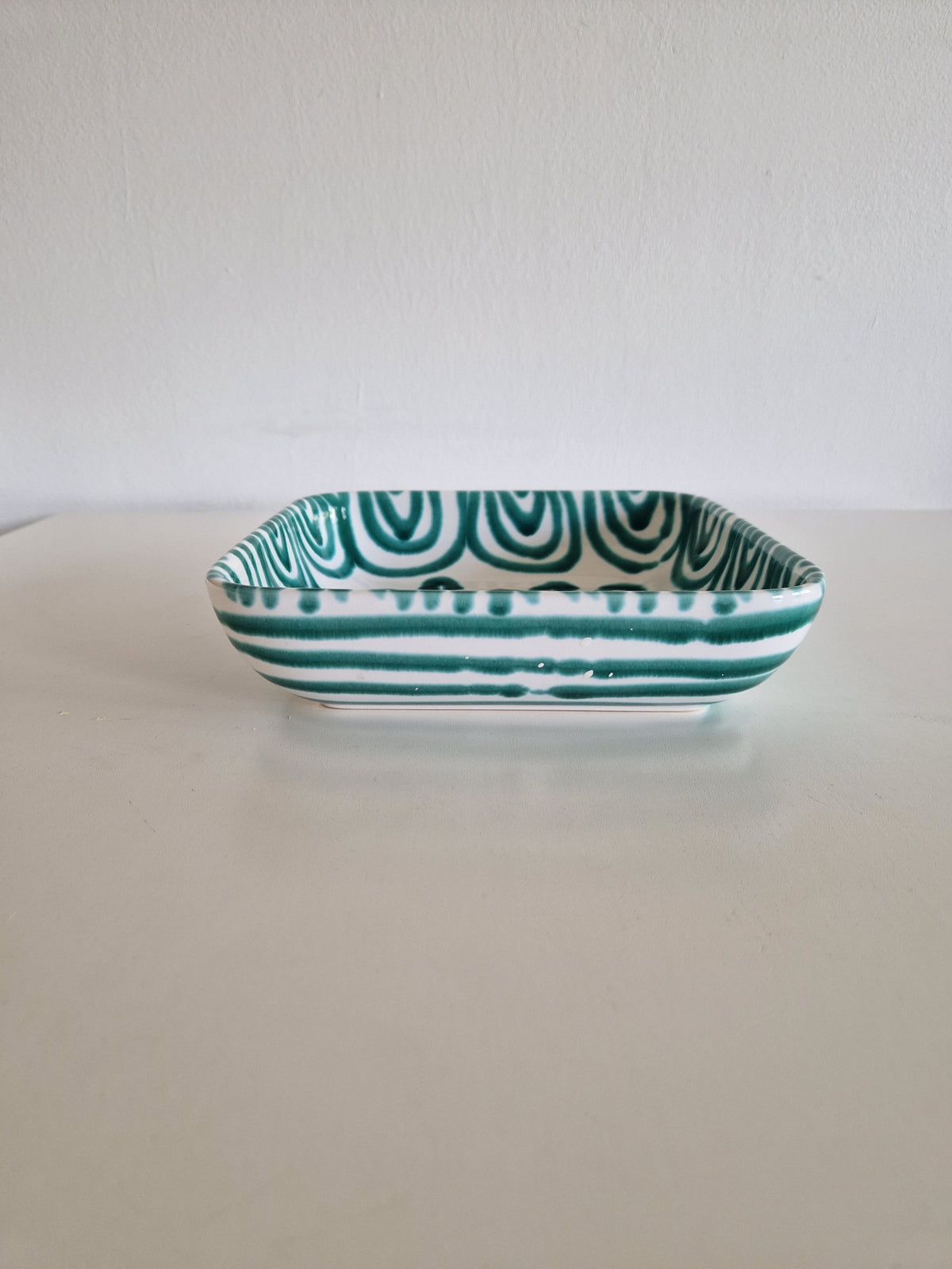 Vintage Gmundner Keramik Square Dish – Hand-Painted Grün Geflammt, Austria, 20 x 20 cm, Very Good Condition - WhisperTreasuresCo
