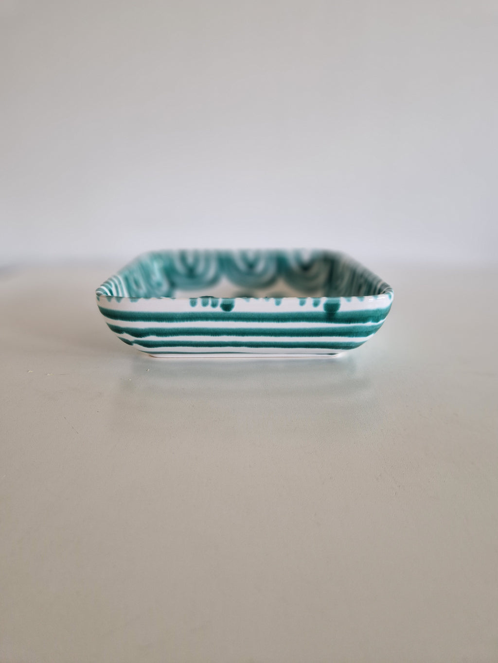 Vintage Gmundner Keramik Square Dish – Hand-Painted Grün Geflammt, Austria, 20 x 20 cm, Very Good Condition - WhisperTreasuresCo