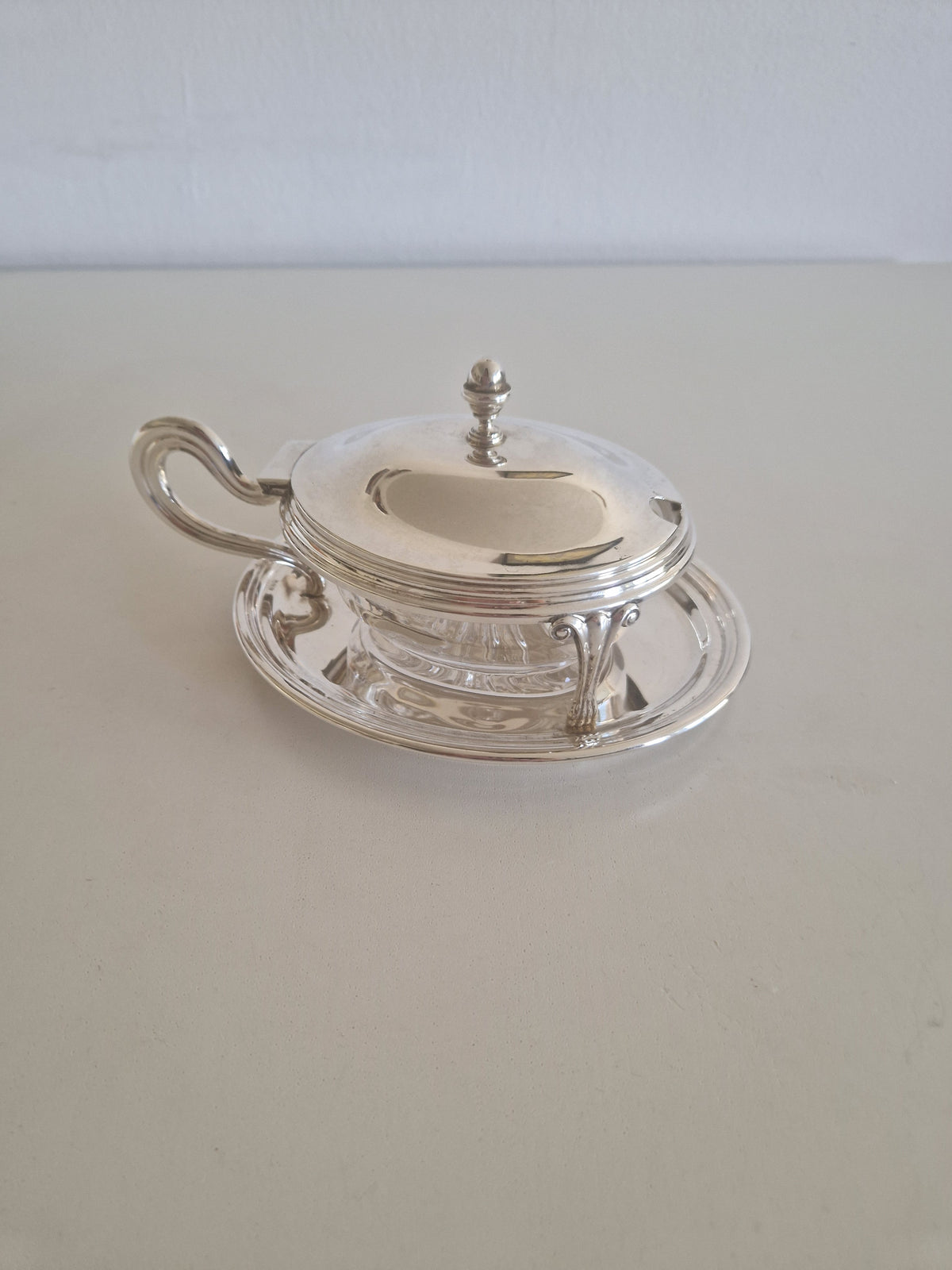 Antique French Silver-Plated Mustard Pot – Cut Crystal Insert, Acorn Finial, Scrolled Handle & Underplate, Belle Époque, 14 cm - WhisperTreasuresCo