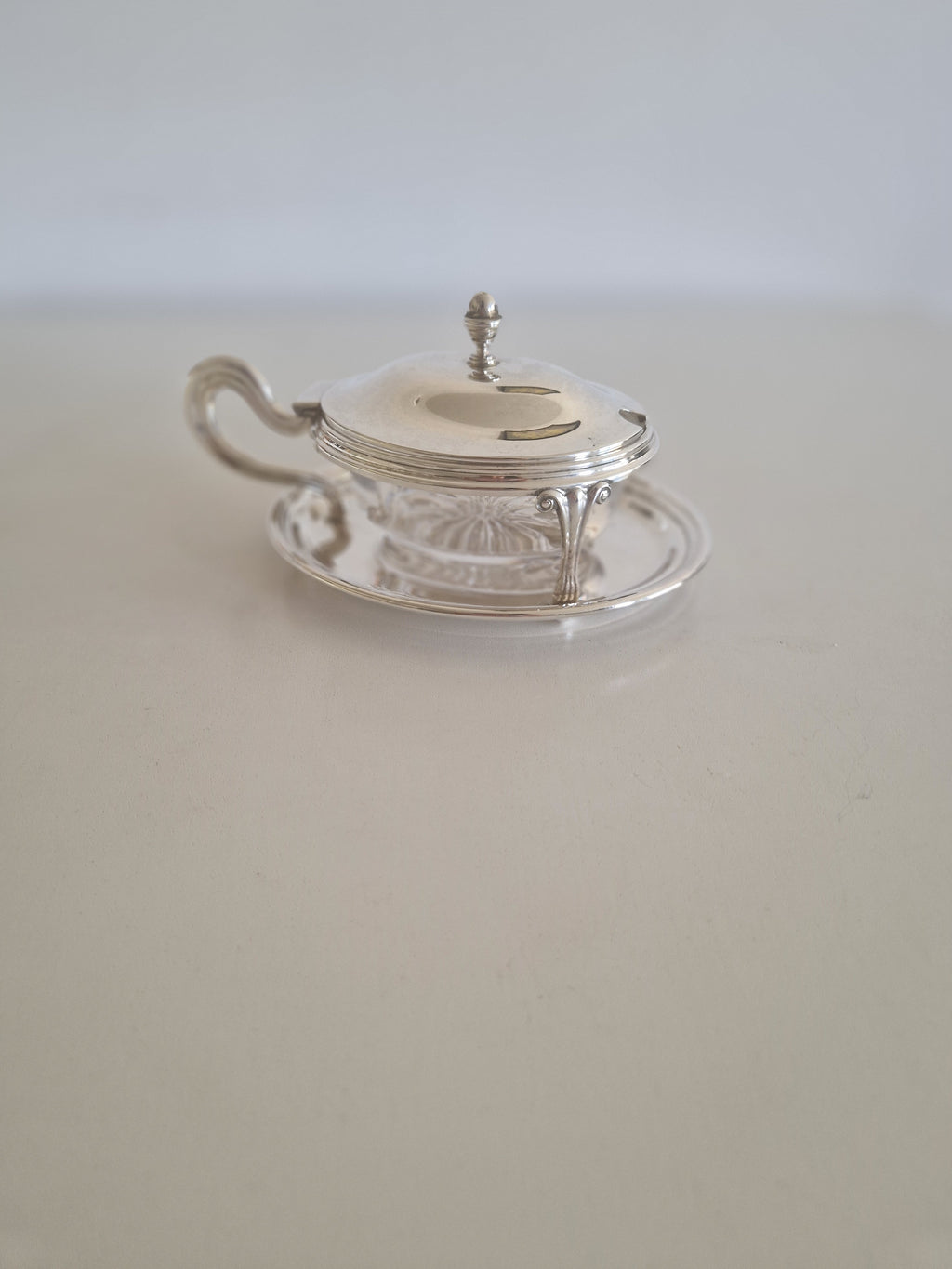 Antique French Silver-Plated Mustard Pot – Cut Crystal Insert, Acorn Finial, Scrolled Handle & Underplate, Belle Époque, 14 cm - WhisperTreasuresCo