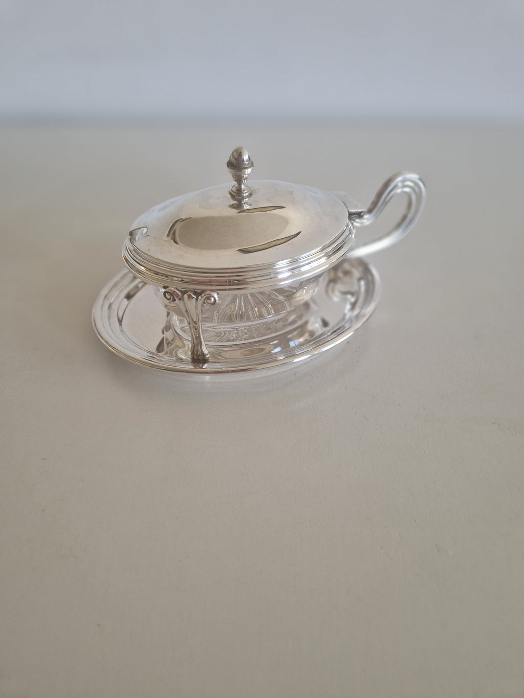 Antique French Silver-Plated Mustard Pot – Cut Crystal Insert, Acorn Finial, Scrolled Handle & Underplate, Belle Époque, 14 cm - WhisperTreasuresCo