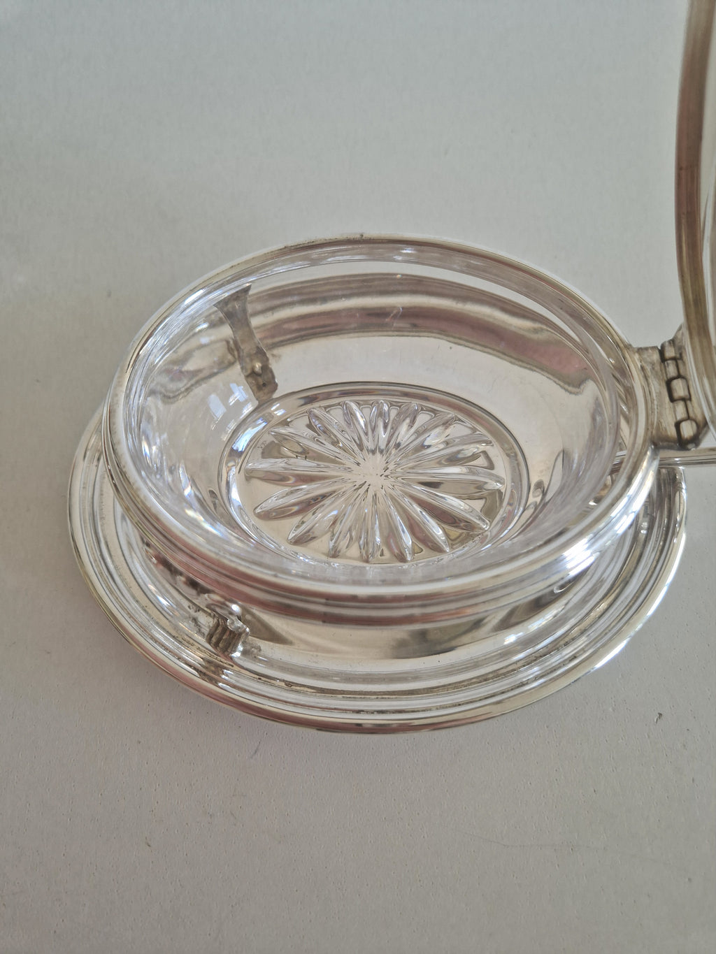 Antique French Silver-Plated Mustard Pot – Cut Crystal Insert, Acorn Finial, Scrolled Handle & Underplate, Belle Époque, 14 cm - WhisperTreasuresCo