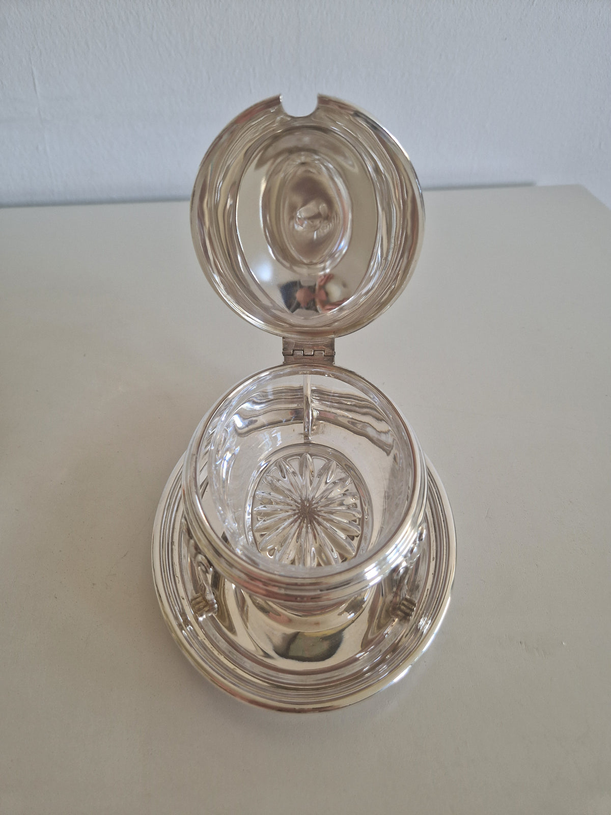 Antique French Silver-Plated Mustard Pot – Cut Crystal Insert, Acorn Finial, Scrolled Handle & Underplate, Belle Époque, 14 cm - WhisperTreasuresCo