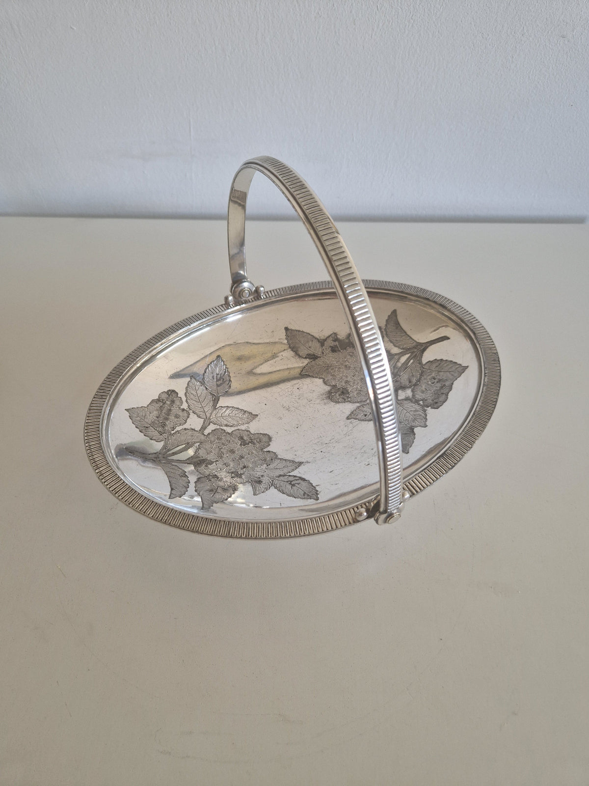 Meriden 1890 basket with tape measure showing approx. 27 cm oval diameter