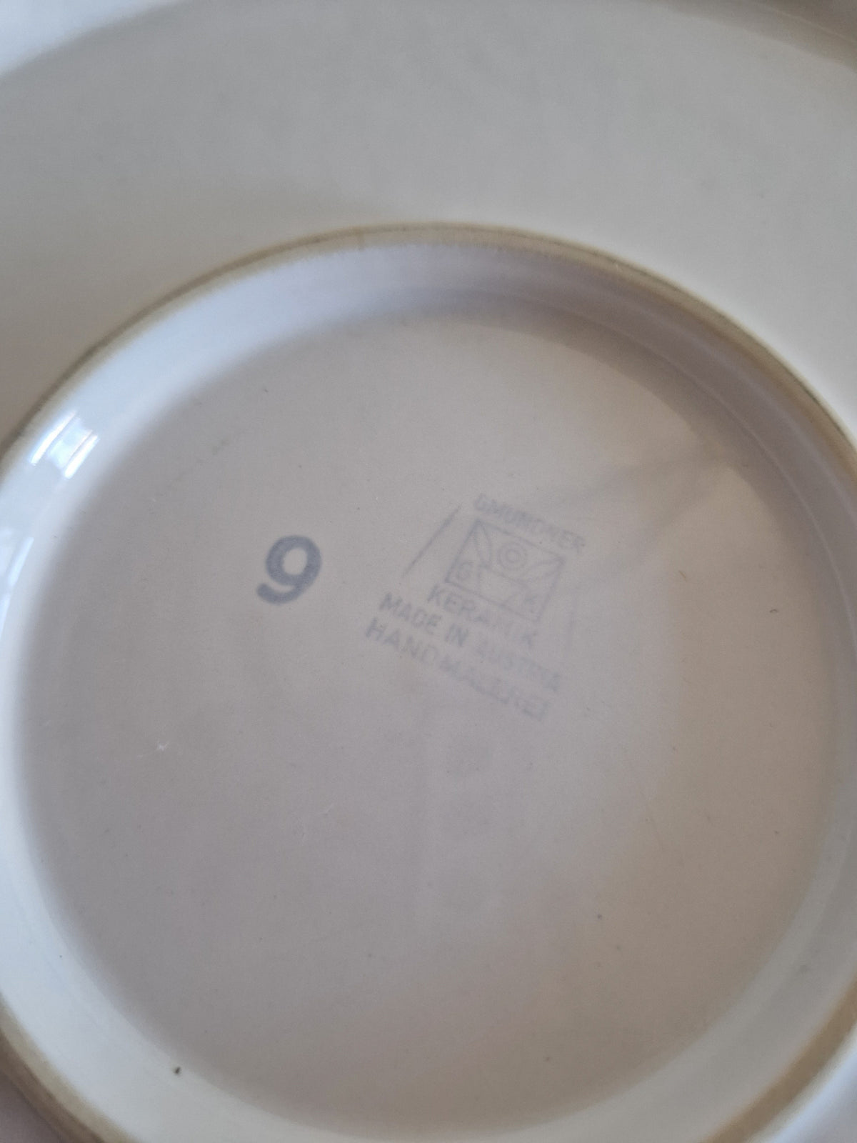 Gmunden Keramik plate base with stamp and model number 9