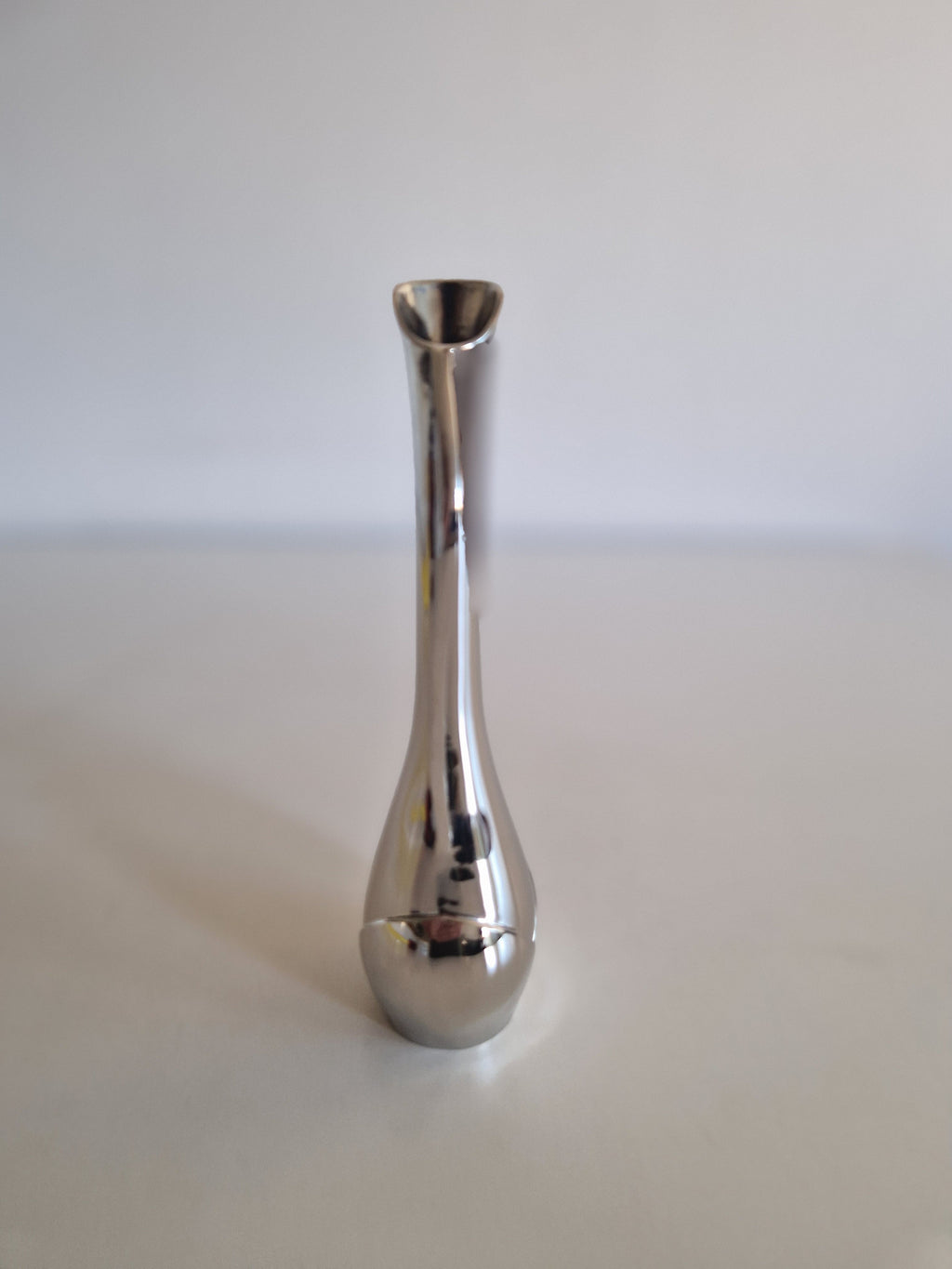 Silver soliflore vase without handle view – clean silhouette front