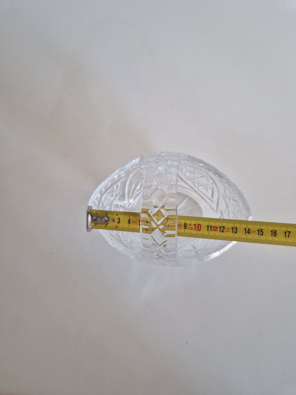 Cut crystal basket – side view showing depth approx. 11 cm and scalloped rim