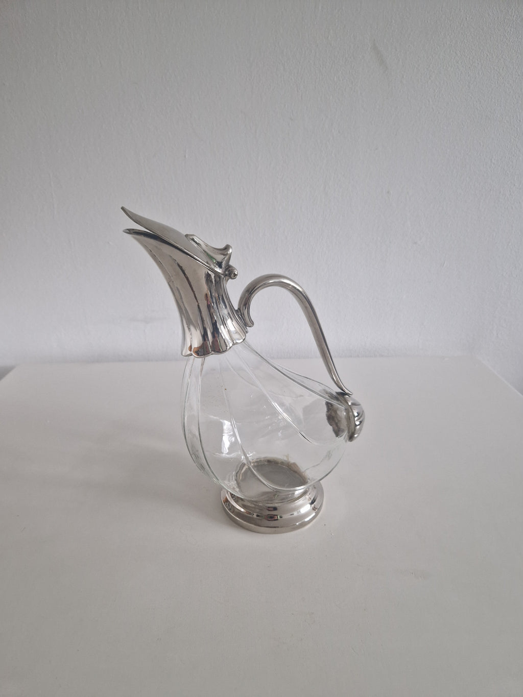 Vintage Silver-Plated Decanter – Elevate Your Entertaining with this Elegant Claret Jug