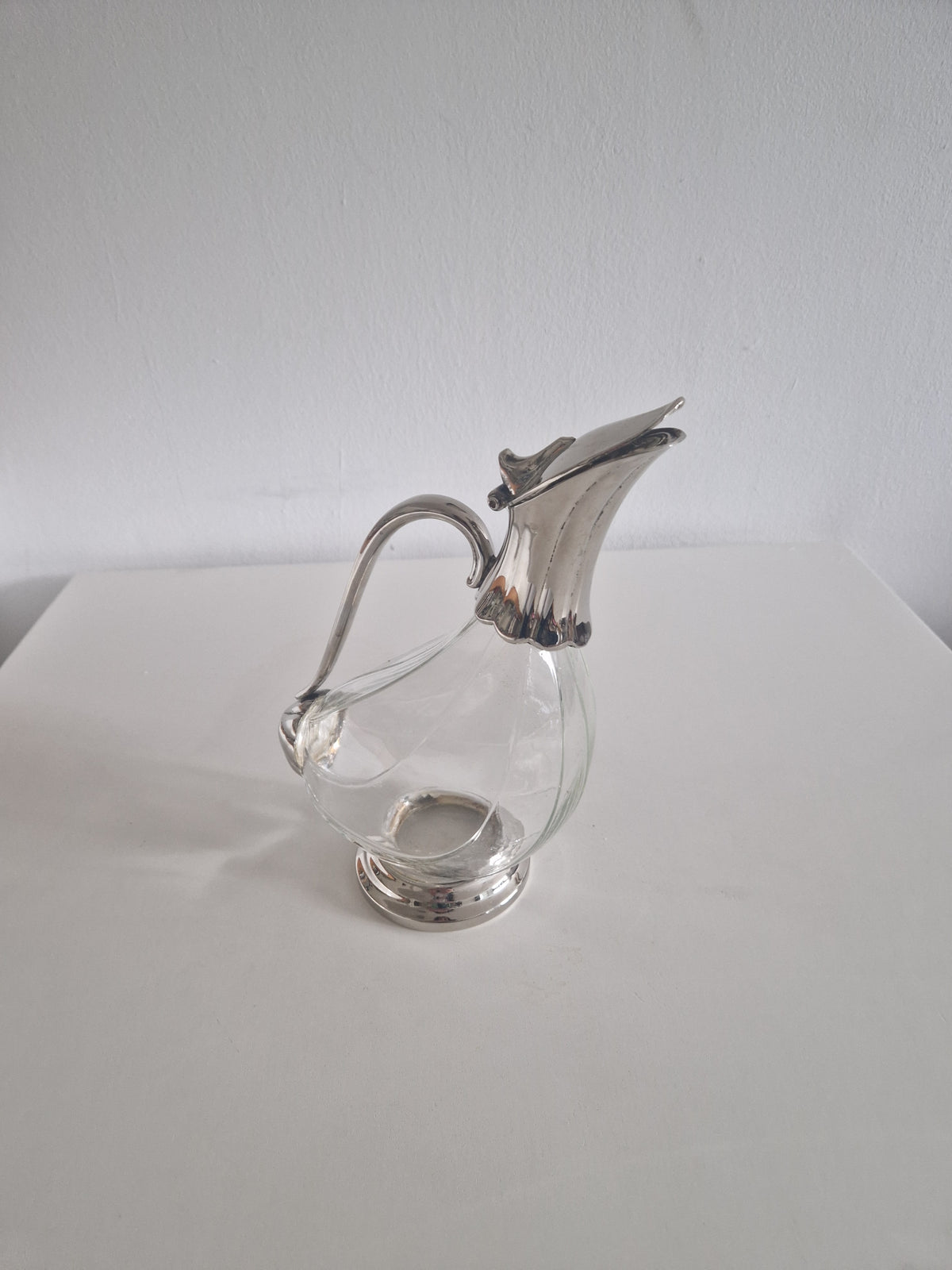 Vintage Silver-Plated Decanter – Elevate Your Entertaining with this Elegant Claret Jug