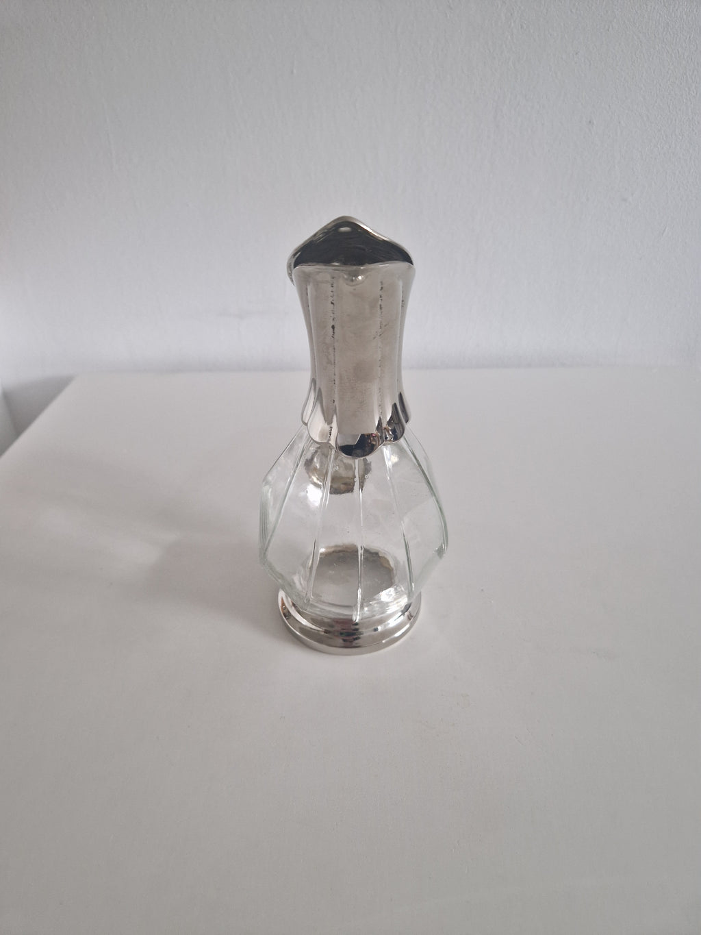 Vintage Silver-Plated Decanter – Elevate Your Entertaining with this Elegant Claret Jug