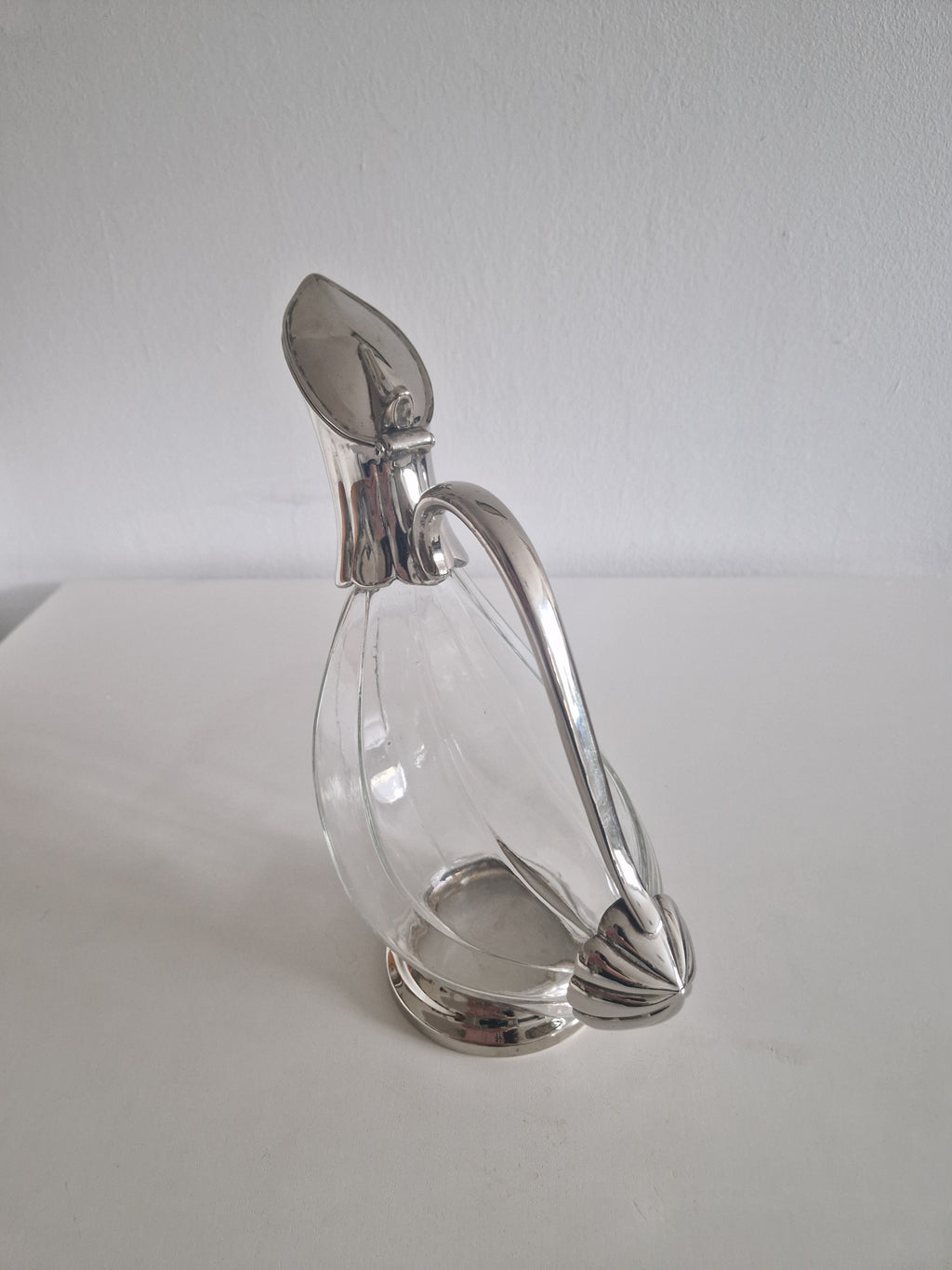 Vintage Silver-Plated Decanter – Elevate Your Entertaining with this Elegant Claret Jug