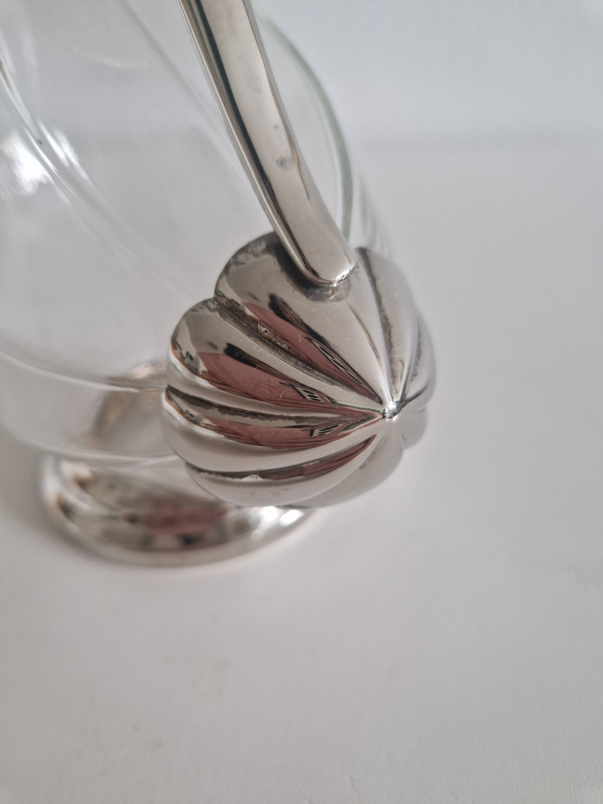 Vintage Silver-Plated Decanter – Elevate Your Entertaining with this Elegant Claret Jug