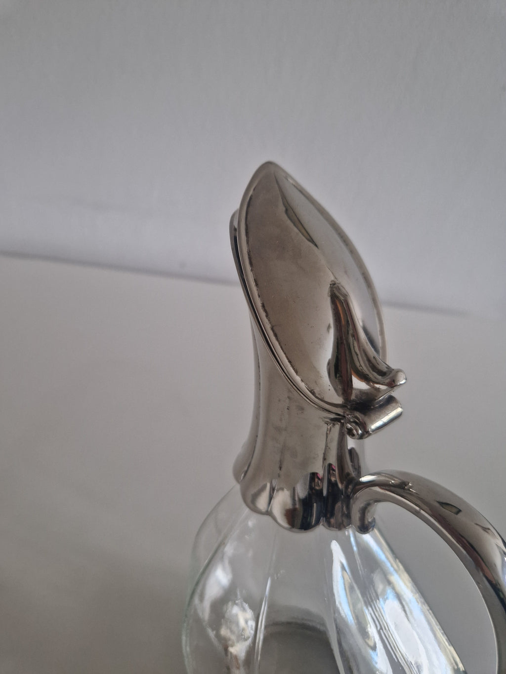 Vintage Silver-Plated Decanter – Elevate Your Entertaining with this Elegant Claret Jug