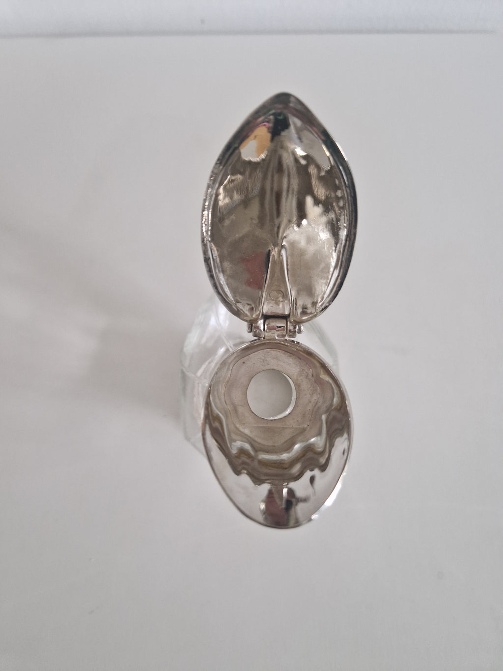 Vintage Silver-Plated Decanter – Elevate Your Entertaining with this Elegant Claret Jug