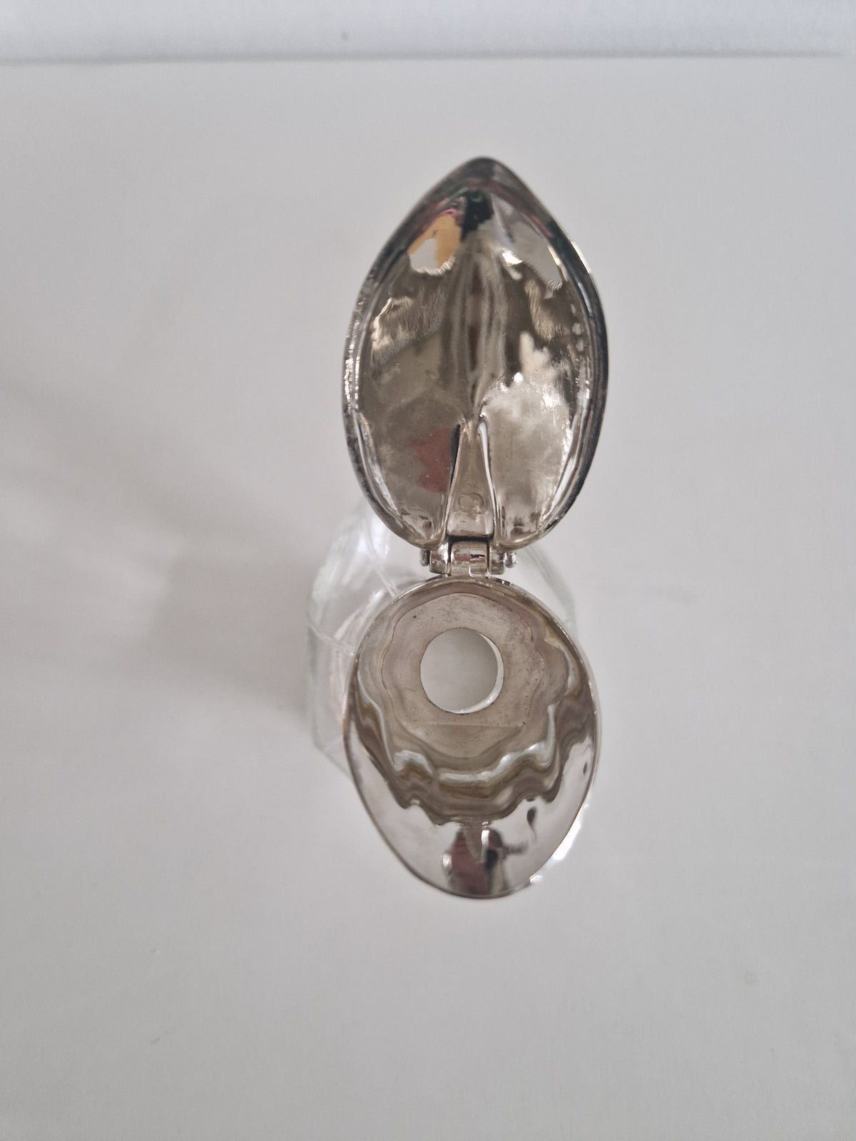 Vintage Silver-Plated Decanter – Elevate Your Entertaining with this Elegant Claret Jug