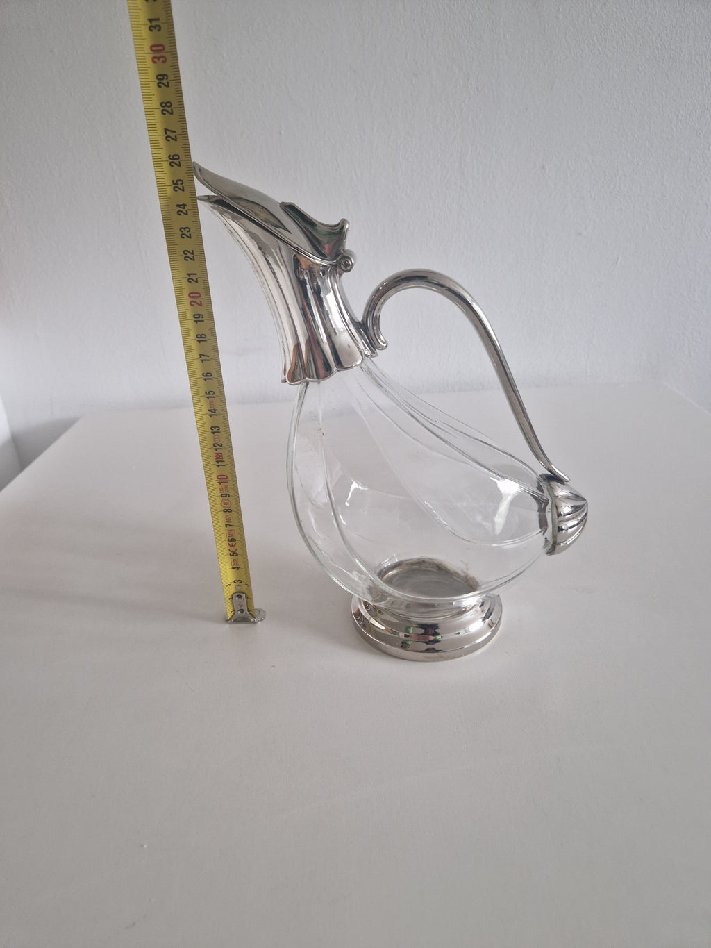 Vintage Silver-Plated Decanter – Elevate Your Entertaining with this Elegant Claret Jug