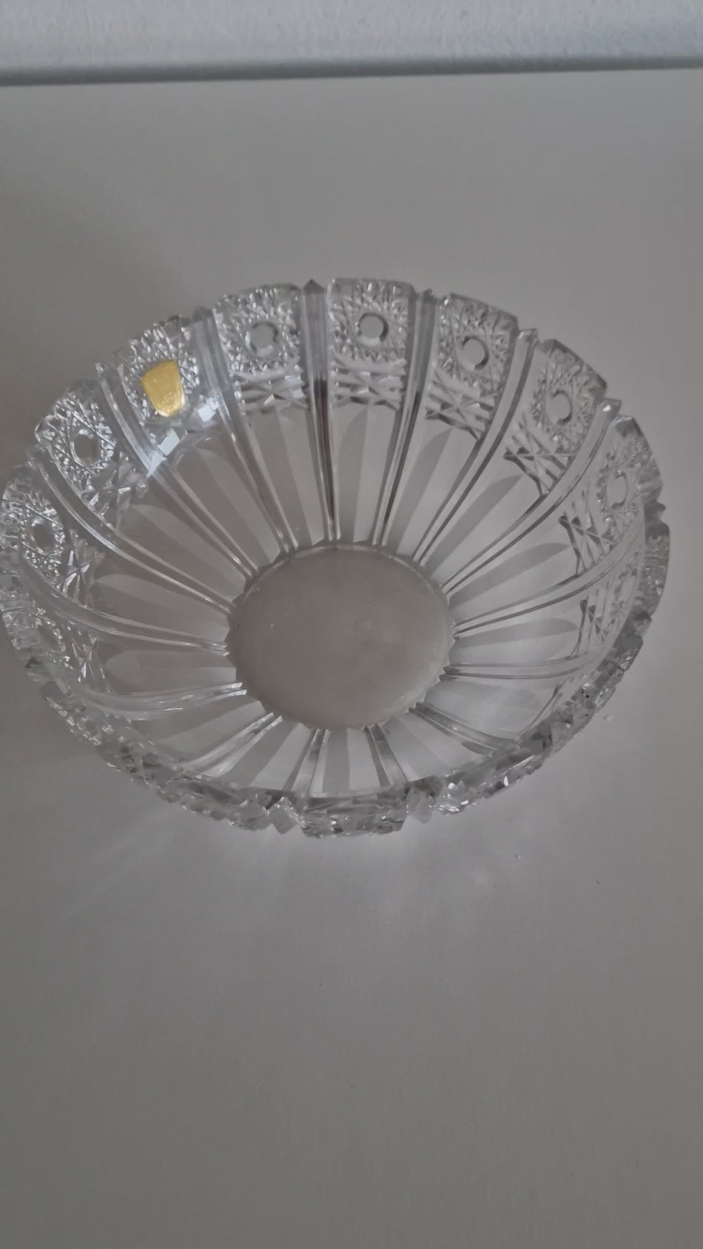 Vintage Österreichische handgeschliffene Bleikristallschale | 24 % Bleiglas | Brillantes Stern- und Fächermuster, ca. Mitte-Ende 20. Jahrhundert