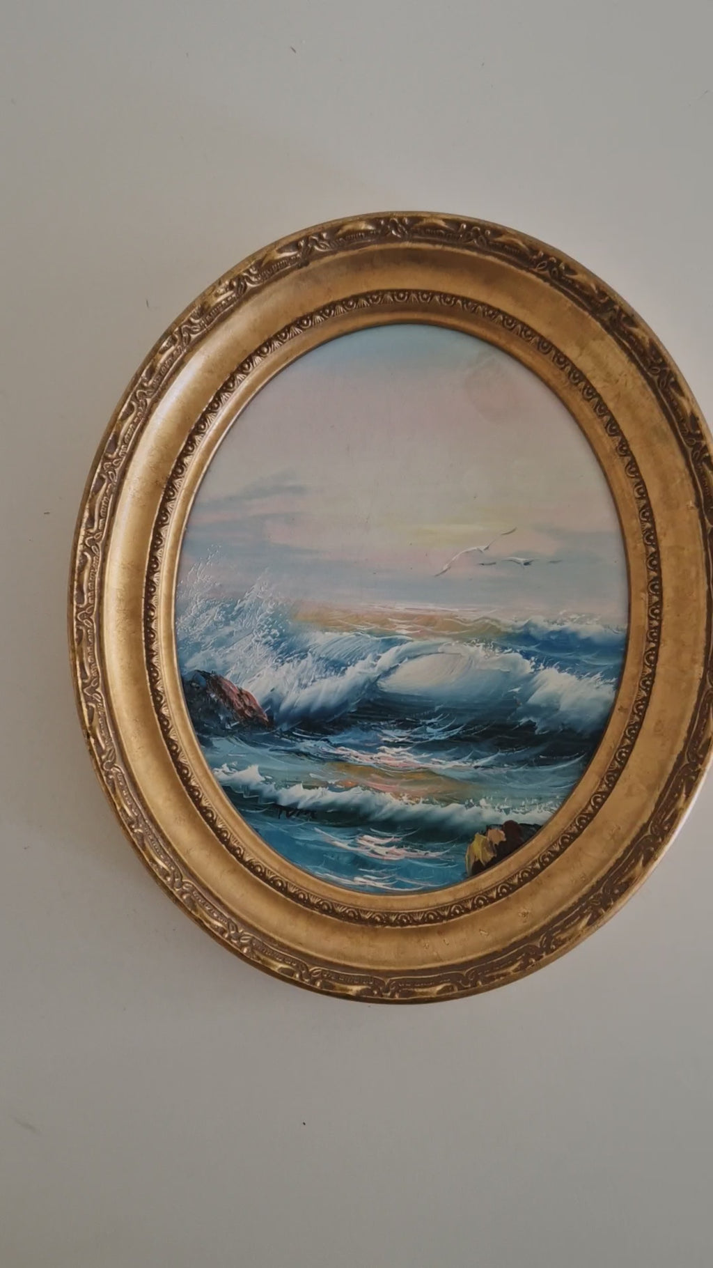 Antikes Ölgemälde – Stürmische Seelandschaft | Brechende Wellen & Möwen | Nach Aivazovsky | Ovaler vergoldeter Gesso-Rahmen | 27 × 34 cm