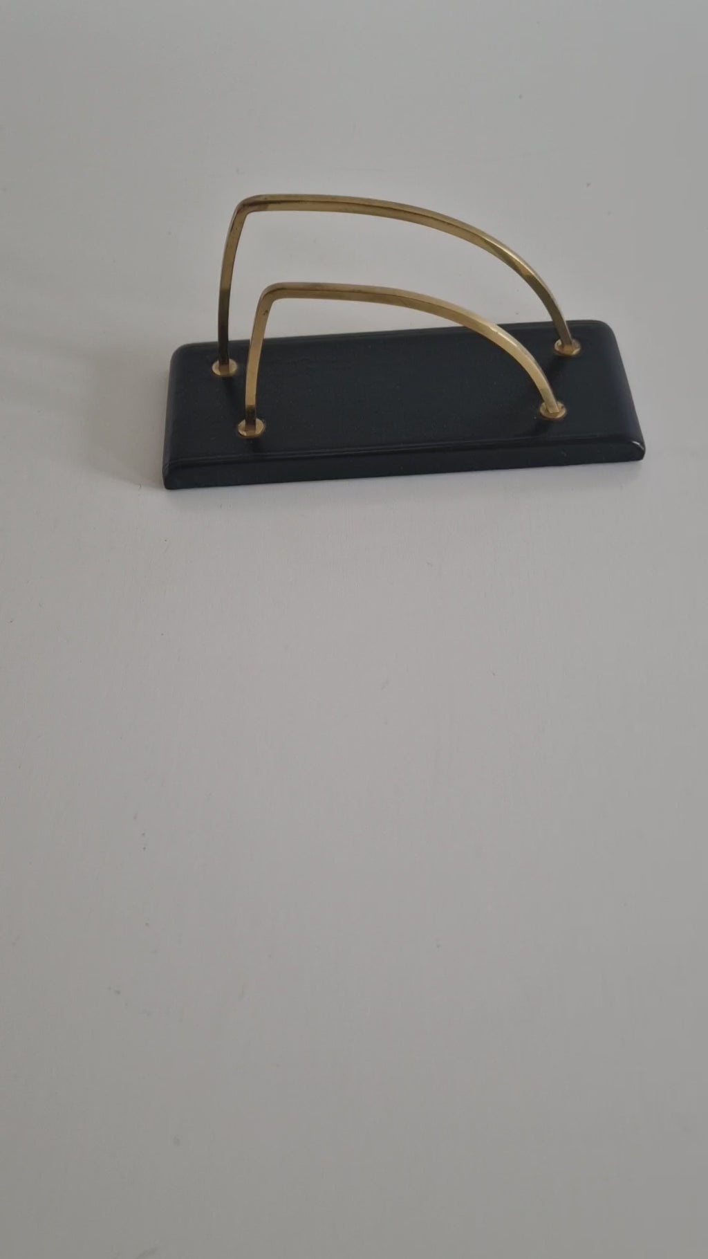 Vintage Schreibtisch-Briefständer aus Messing und schwarz lackiertem Holz im Mid-Century-Stil