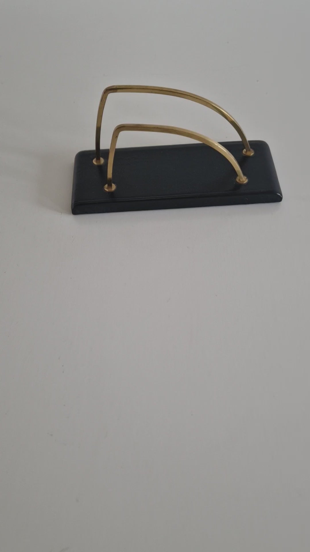 Vintage Schreibtisch-Briefständer aus Messing und schwarz lackiertem Holz im Mid-Century-Stil