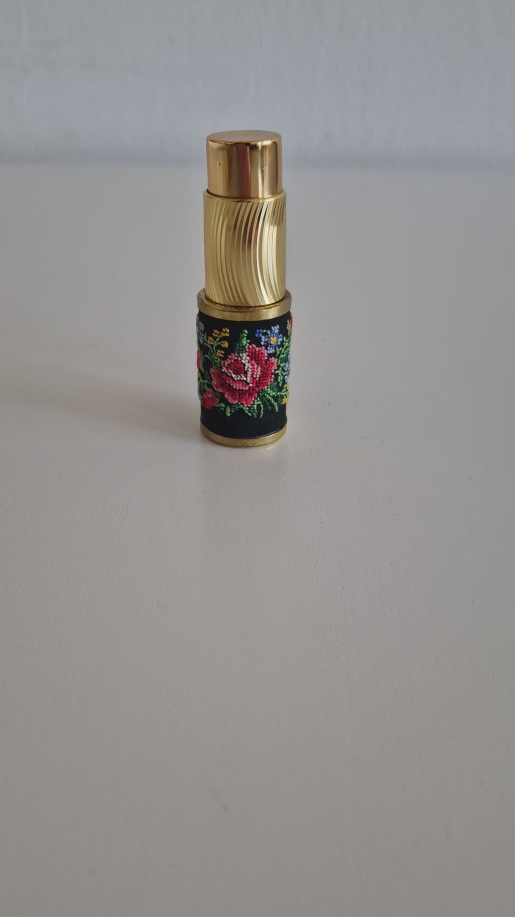 Vintage Ilona Parfüm-Zerstäuber: Exquisites Mid-Century-Sammlerstück für den Schminktisch mit Originalverpackung